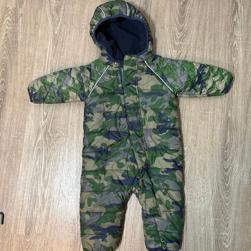 Hanna Andersson Camo Puffer Snowsuit Bunting Size 70 (6-12 Months)  Coveralls